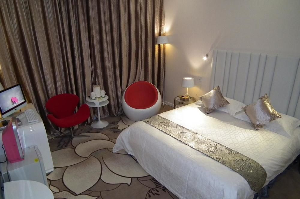Victoria Hotel Луоян Екстериор снимка