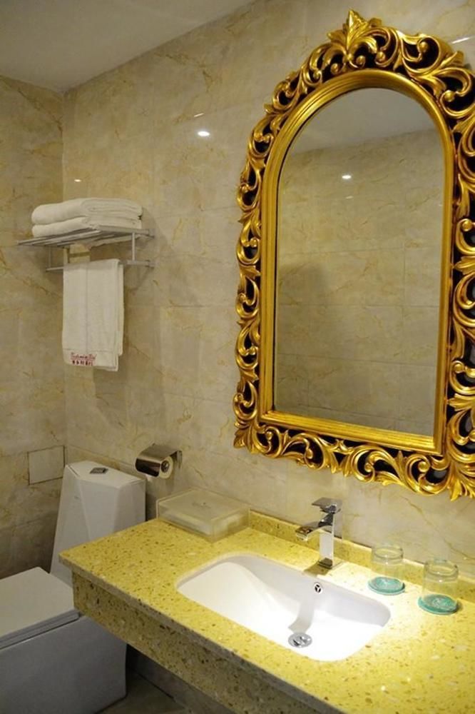 Victoria Hotel Луоян Екстериор снимка
