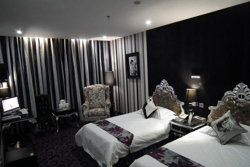 Victoria Hotel Луоян Екстериор снимка