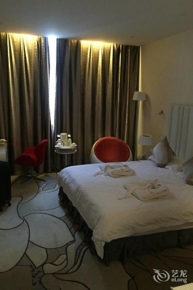 Victoria Hotel Луоян Екстериор снимка
