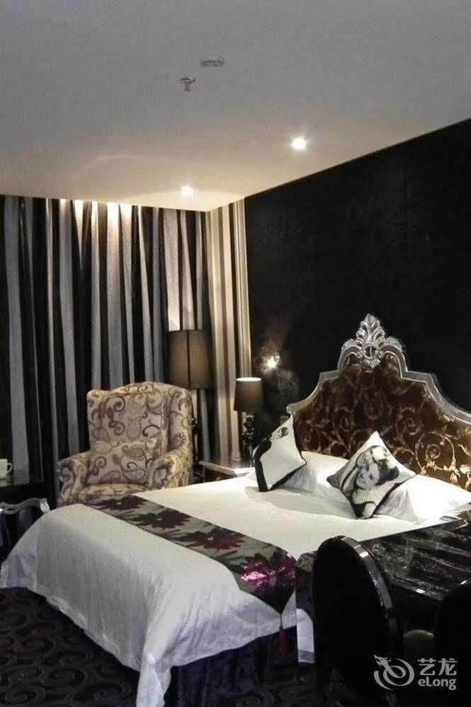 Victoria Hotel Луоян Екстериор снимка