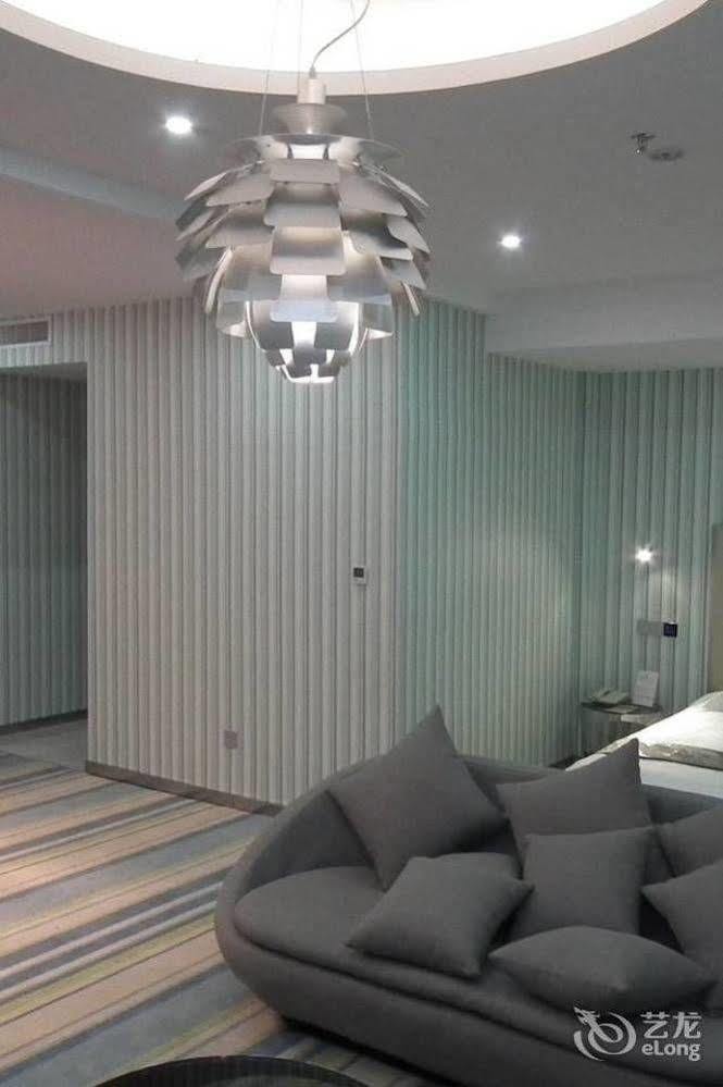 Victoria Hotel Луоян Екстериор снимка