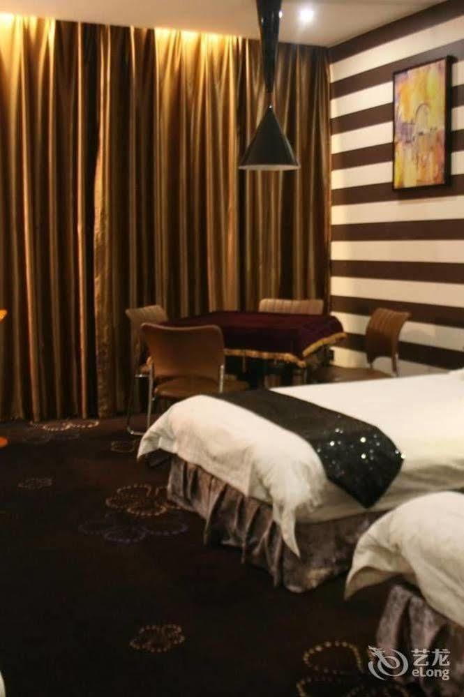 Victoria Hotel Луоян Екстериор снимка