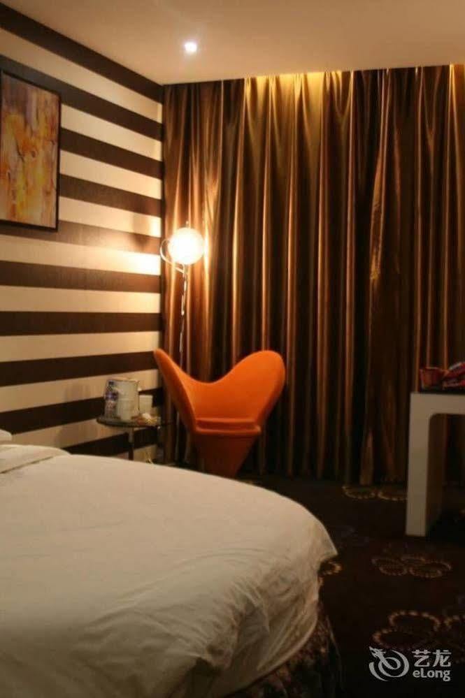 Victoria Hotel Луоян Екстериор снимка